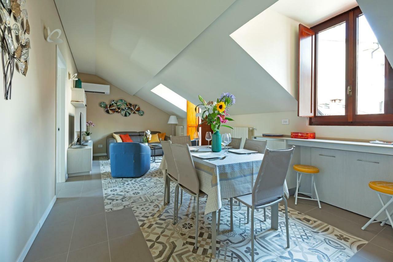 דירות מילאנו Renovated Penthouse Duomo & Via Torino מראה חיצוני תמונה