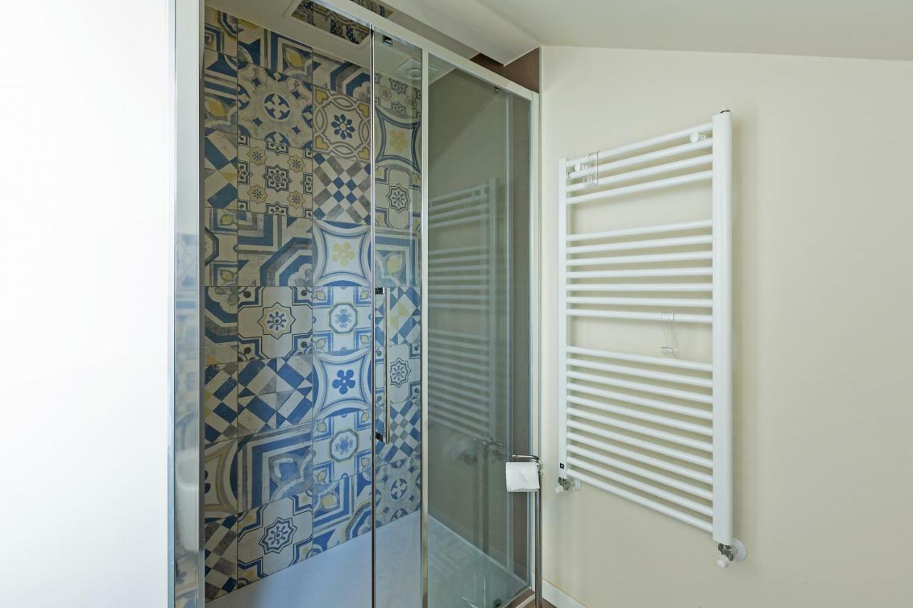 דירות מילאנו Renovated Penthouse Duomo & Via Torino מראה חיצוני תמונה