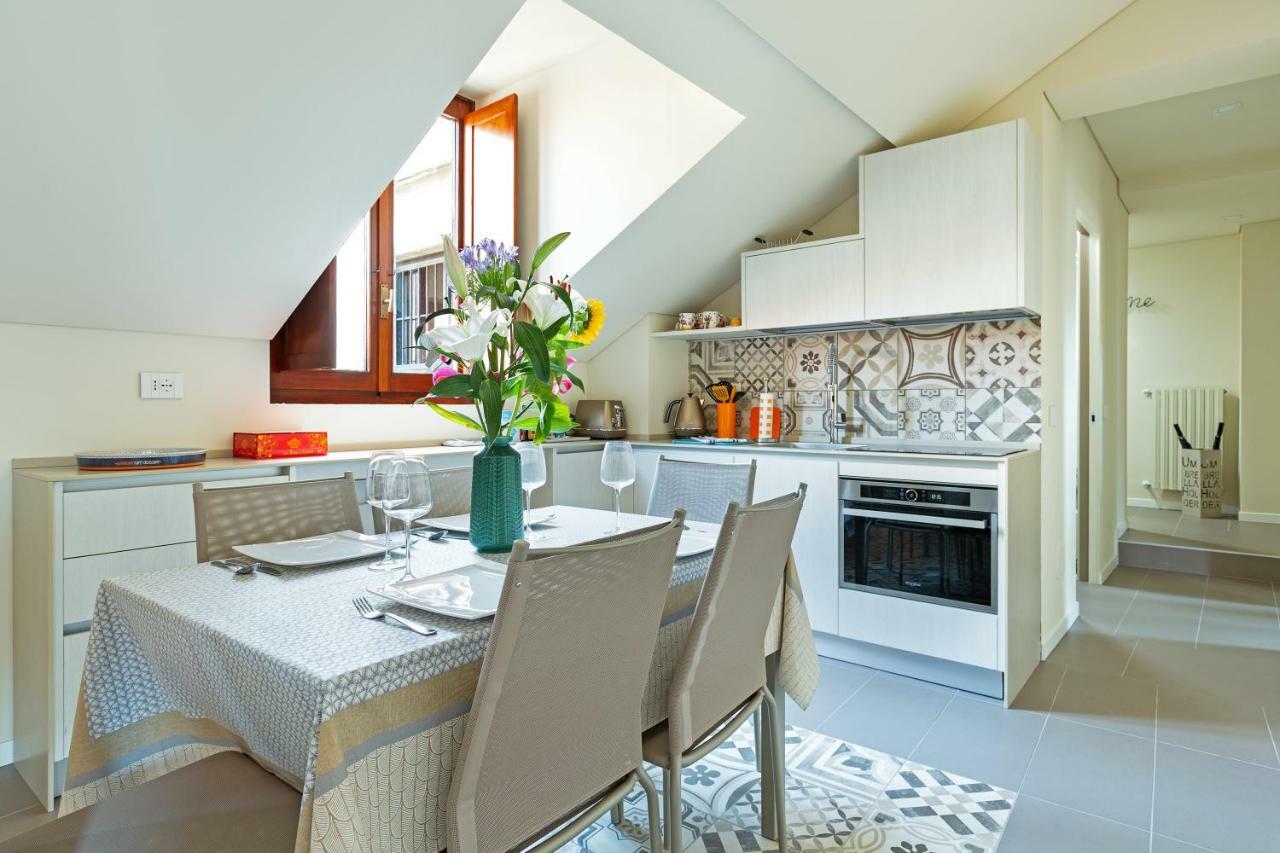 דירות מילאנו Renovated Penthouse Duomo & Via Torino מראה חיצוני תמונה