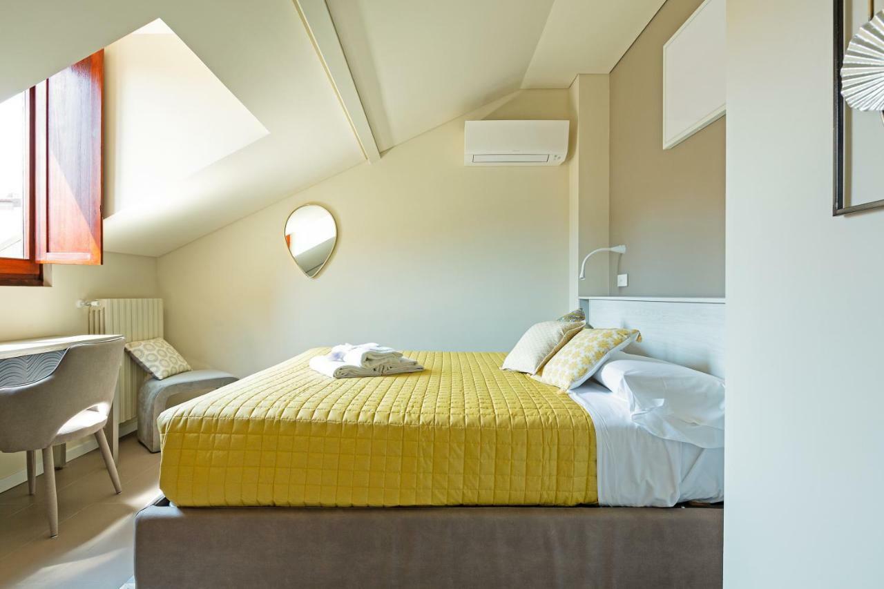 דירות מילאנו Renovated Penthouse Duomo & Via Torino מראה חיצוני תמונה