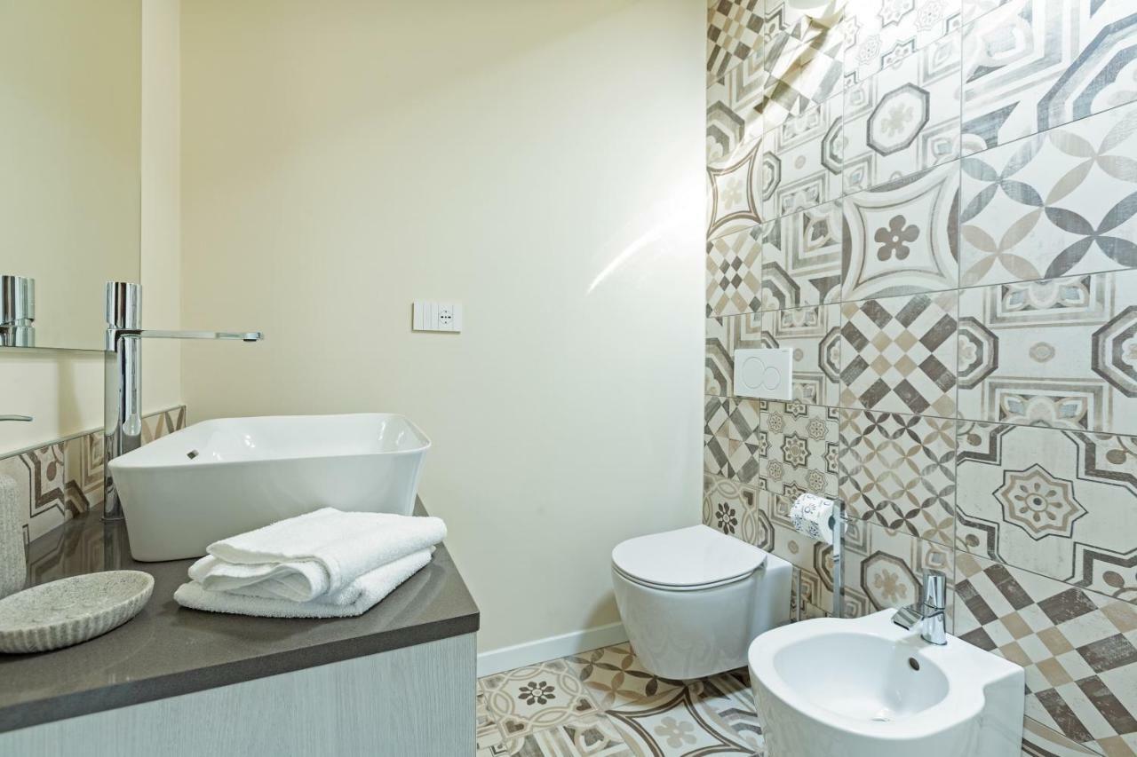 דירות מילאנו Renovated Penthouse Duomo & Via Torino מראה חיצוני תמונה
