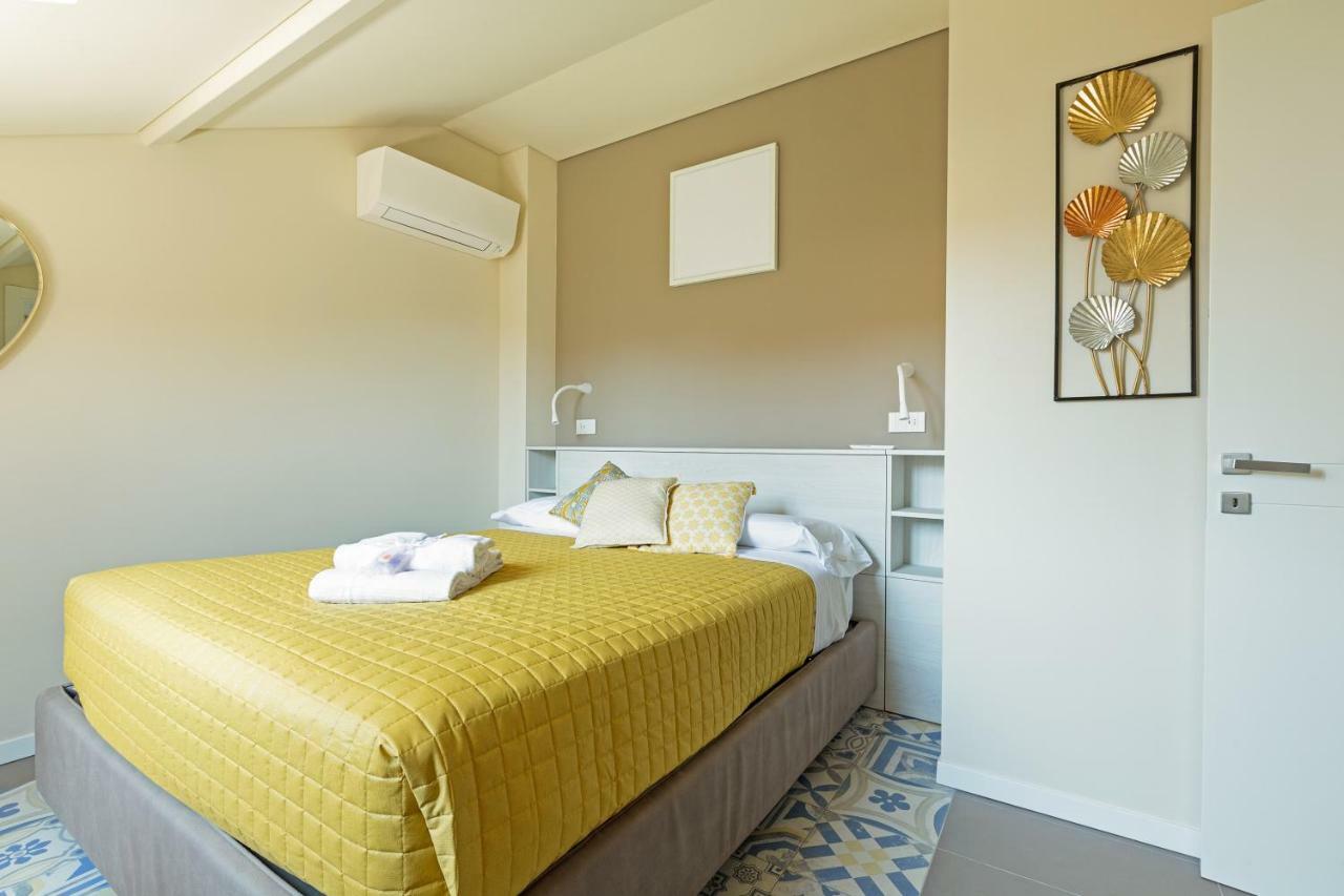 דירות מילאנו Renovated Penthouse Duomo & Via Torino מראה חיצוני תמונה